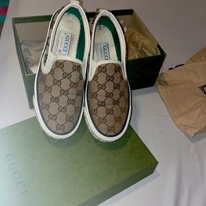 100% Authentic Gucci Shoes Size 35 Worn a few times